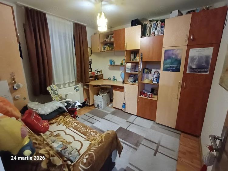 Apartament cu 3 camere semidecomandat în Dâmbu Pietros