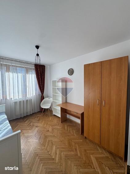 Apartament cu 3 camere decomandat în Gruia