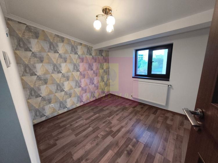 Casă individuală cu 7 camere cu Canalizare în Vitan Mall