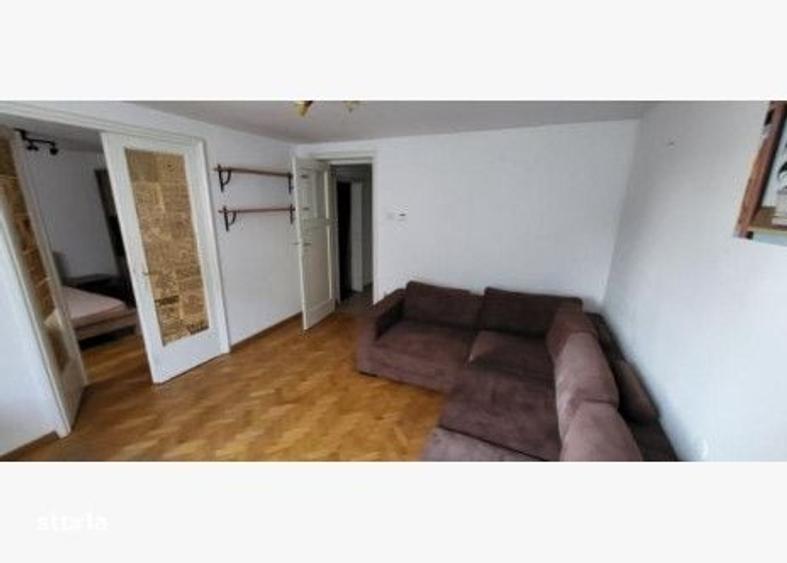 Apartament cu 3 camere semidecomandat în Moșilor