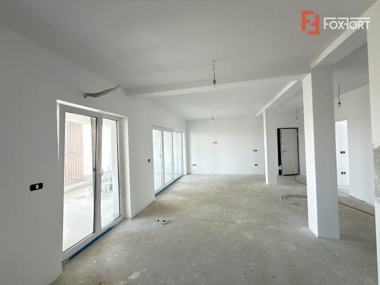 Apartament cu 3 camere decomandat în Torontalului — fotografia 3