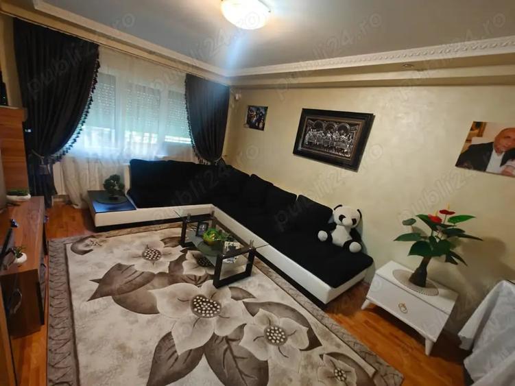 Casă cu 3 camere decomandat în Micro 14