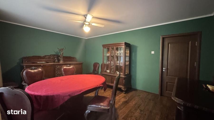 Apartament cu 4 camere decomandat în Central