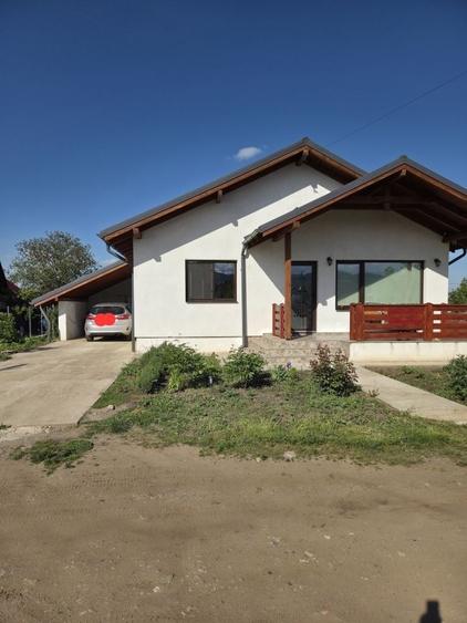 Casă cu 3 camere în Dumbrava