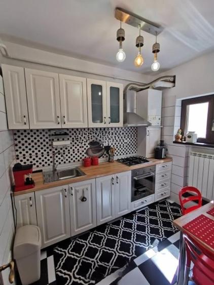 Apartament cu 2 camere decomandat, mobilat în Calea Victoriei