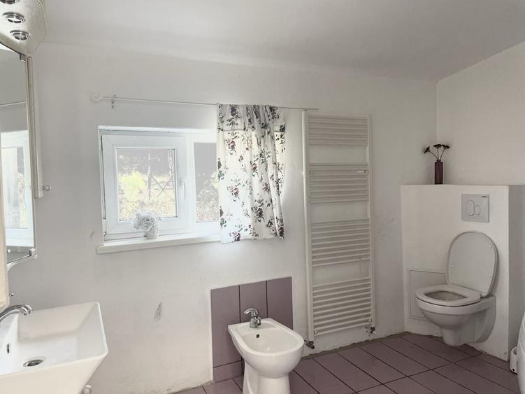 Casă cu 4 camere cu Teren 750 Mp în Central