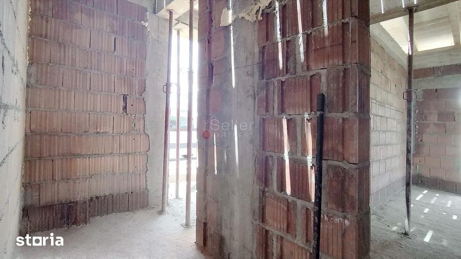 Casă cu 4 camere cu Teren 500 Mp în Cristian