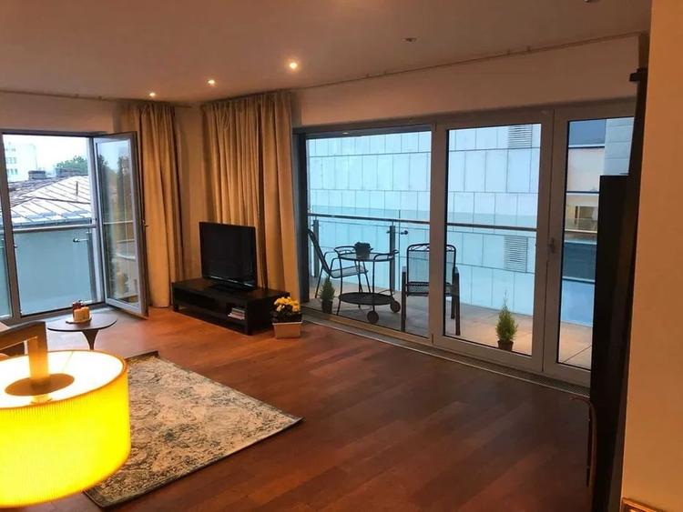 Apartament cu 2 camere decomandat, mobilat în Arcul de Triumf