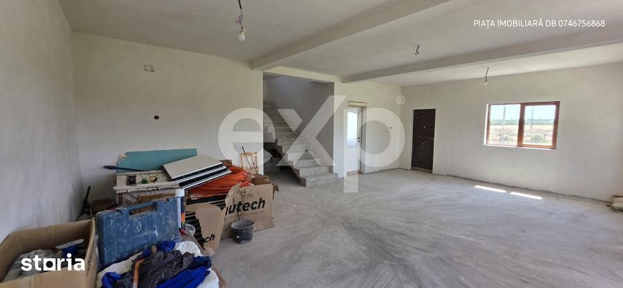 Casă cu 7 camere decomandat cu Teren 2000 Mp în Răcari