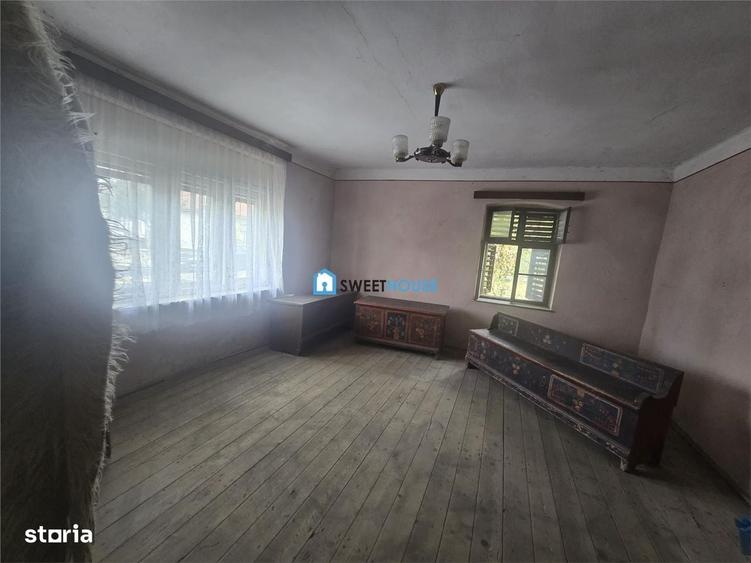 Casa Traditionala cu Teren Generos de Vanzare Mandra - 4