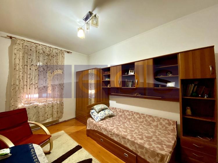 Apartament cu 3 camere decomandat, mobilat în Sebastian