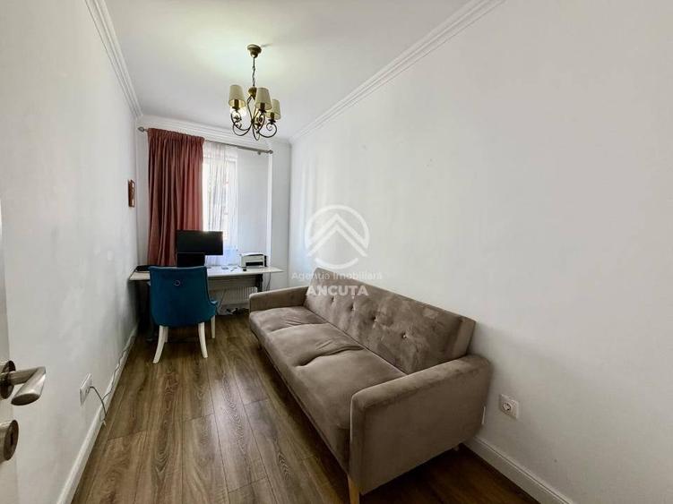 Apartament cu 3 camere semidecomandat în Tăuți