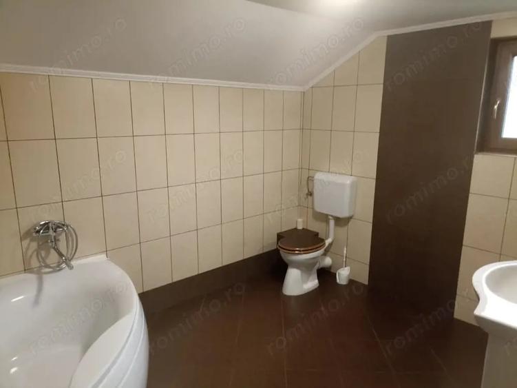 Casă cu 6 camere cu Teren 650 Mp în Central