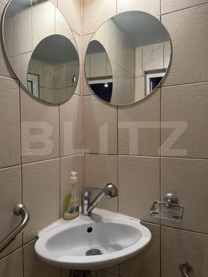 Apartament cu 3 camere semidecomandat, mobilat în Central