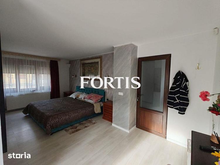 Casă cu 8 camere cu Teren 1600 Mp în Mândra