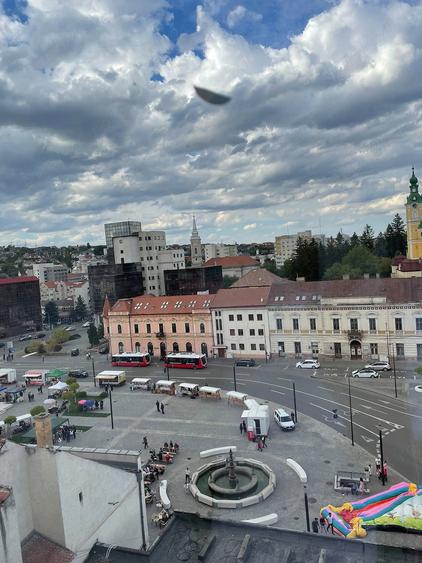 Apartament cu 3 camere semidecomandat în Central