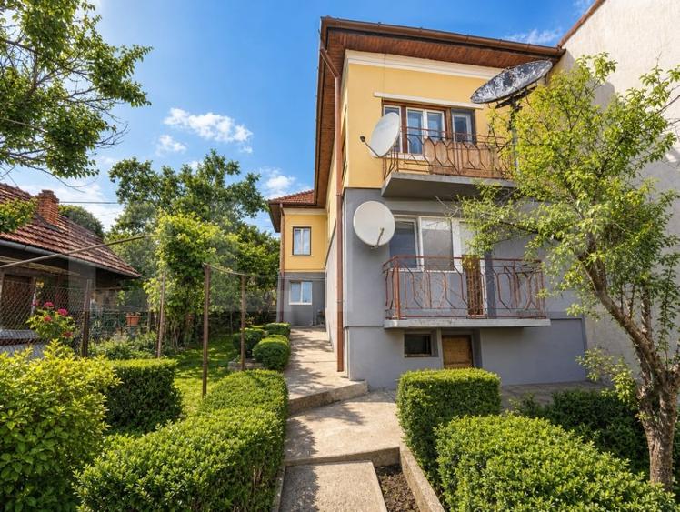 Casă individuală cu 6 camere cu Canalizare în Dâmbul Rotund