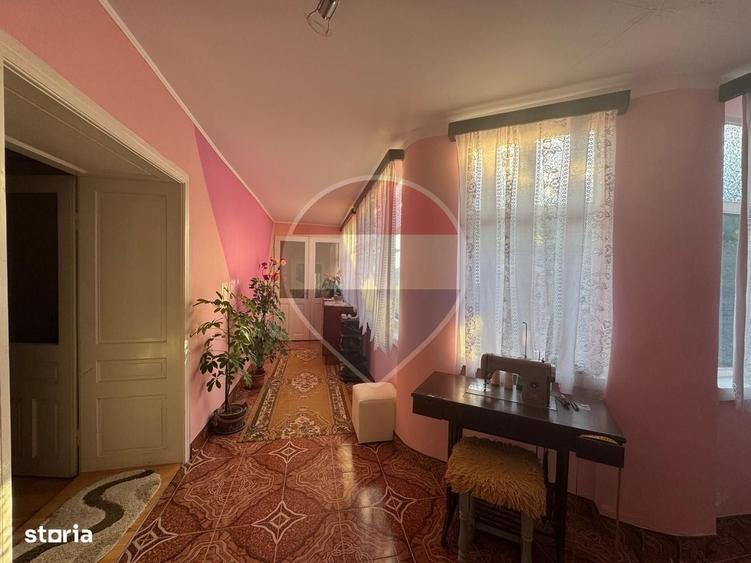 Casă cu 4 camere în Semlac
