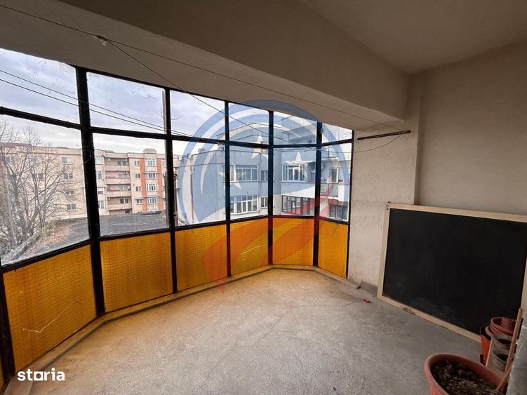 Apartament cu 3 camere decomandat în Albești