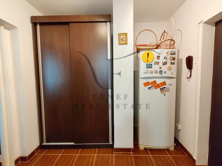 Apartament cu 3 camere semidecomandat în Obor