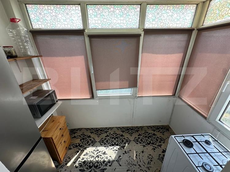 Apartament cu 3 camere decomandat, mobilat în Rovine