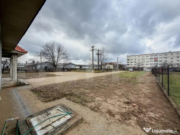 Casă cu 4 camere cu Teren 2000 Mp în Central