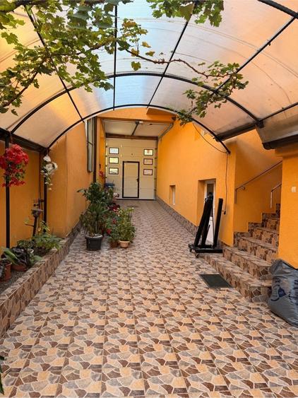 Casă cu Teren 1000 Mp în Central