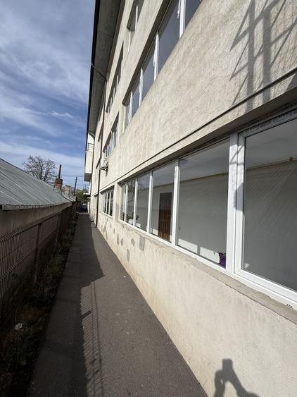 Ap 3 camere - rezultat din alipirea a 2 garsoniere - 62 mp - parter - 21