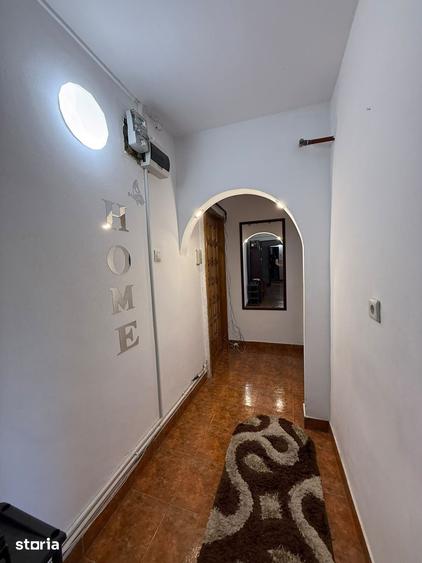 Apartament cu 3 camere semidecomandat în Brazda lui Novac
