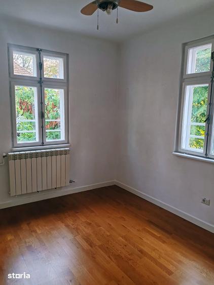 Casă cu 10 camere cu Teren 150 Mp în Cotroceni