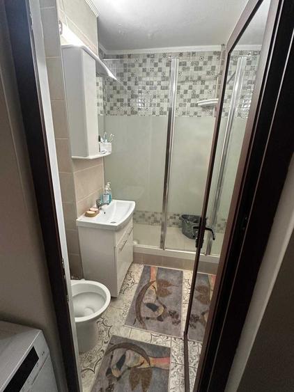 Apartament cu 3 camere semidecomandat în Micro 17