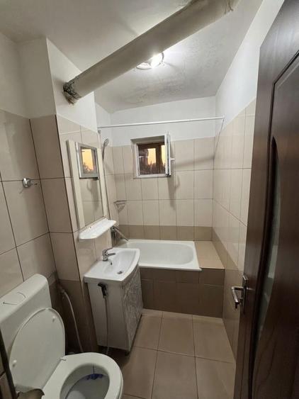 Apartament cu 3 camere semidecomandat în Complex Studențesc