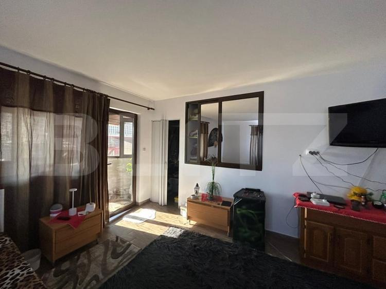Casă individuală cu 6 camere cu Canalizare în Sud-Vest