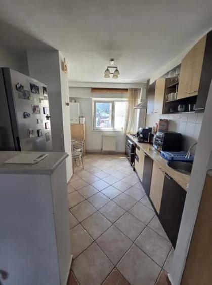 Apartament cu 3 camere decomandat în Centrul Civic