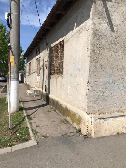 Casă individuală cu 4 camere cu Canalizare în Est