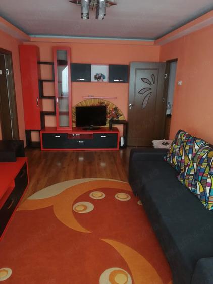 Apartament cu 3 camere semidecomandat în Central