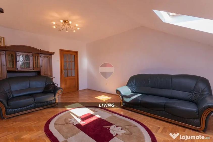 Apartament cu 7 camere decomandat în Central