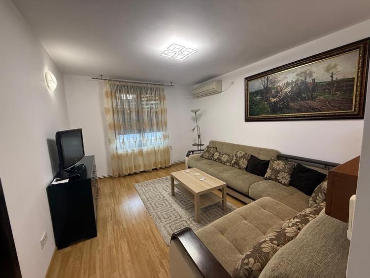 Apartament cu 2 camere semidecomandat în P-ța Universității