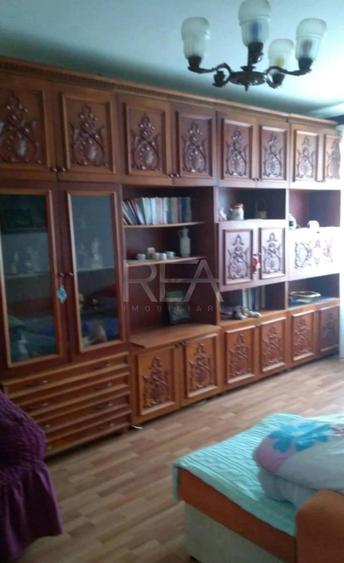 Apartament cu 2 camere decomandat în Berceni