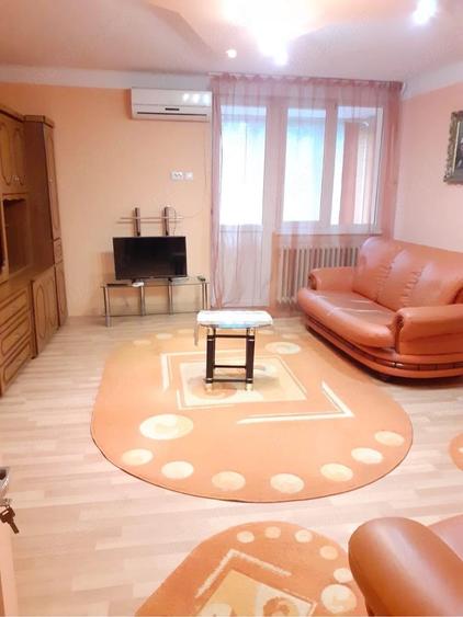 Apartament cu 3 camere semidecomandat în Exterior Vest