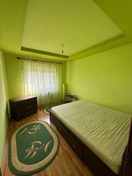 Apartament cu 3 camere decomandat în Soarelui