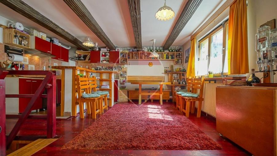 Casă individuală cu 6 camere cu Teren 239 Mp în Central