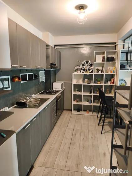 Apartament cu 2 camere decomandat în Roșu