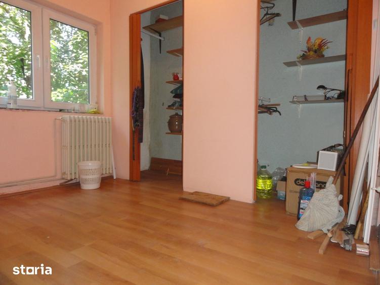Apartament cu 4 camere decomandat în Micălaca