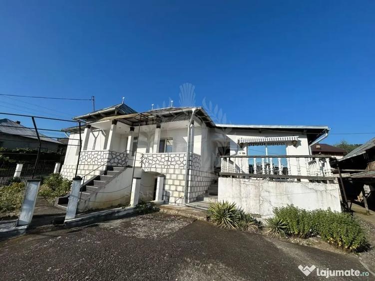 Casă cu 4 camere cu Teren 1236 Mp în Vâlcănești