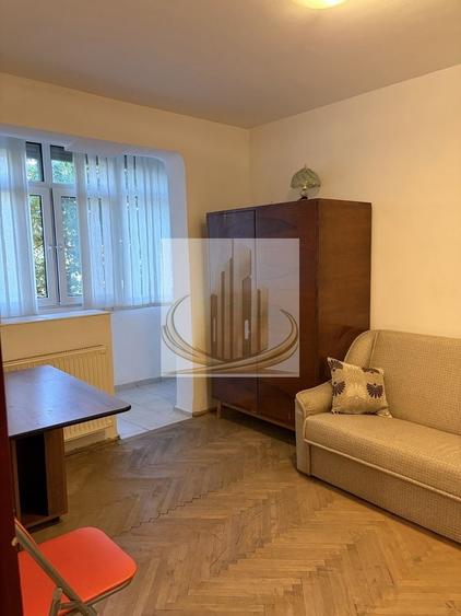 Apartament cu 3 camere semidecomandat, mobilat în Cetății