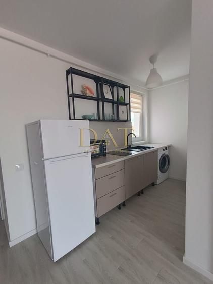 Apartament cu 2 camere semidecomandat, mobilat în Central