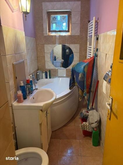 Apartament cu 2 camere semidecomandat în Craiovița Nouă