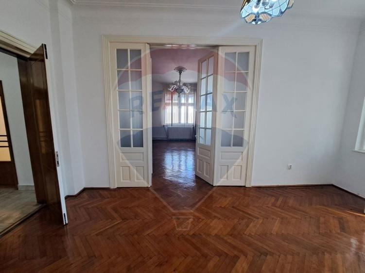 Casă cu 4 camere cu Teren 998 Mp în Gara