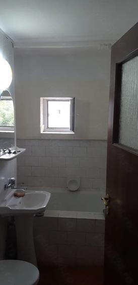 Apartament cu 3 camere decomandat în Exterior Vest
